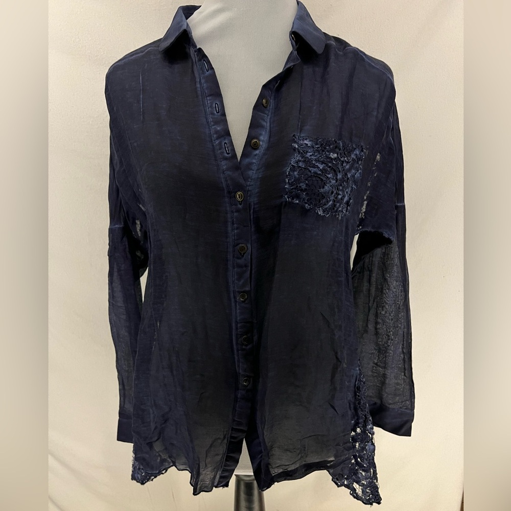 NWT Women’s Black Swan Navy Blue Silk Cotton Lace Detail Button Up Shirt Size S